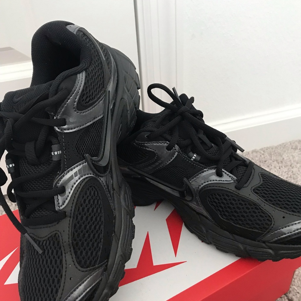 W NIKE V5 RNR - Picture 3 of 5